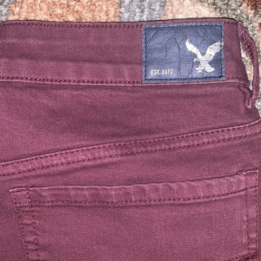 CUTE FRAYED HEM AMERICAN EAGLE 8 HI-RISE SHORTIES shorts